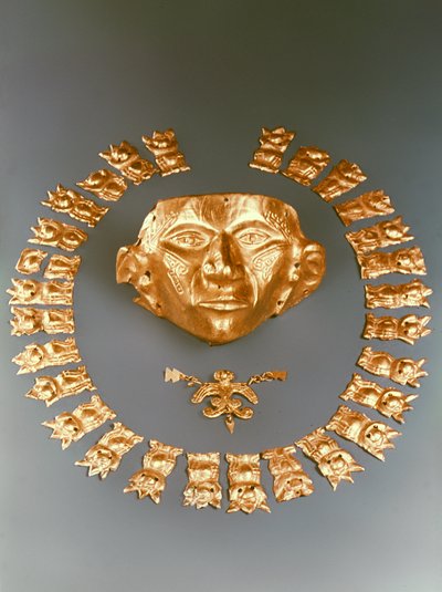 Maske, Vogelanhänger und Plaketten, Cauca von Pre Columbian